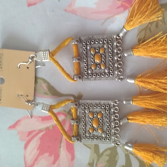 Earrings - Picture 2 of 3